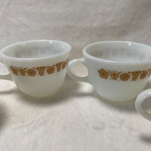 Vintage Pyrex Tea Coffee Cups Mugs with Butterfly Gold Pattern - Set of 4 - Picture 3 of 5